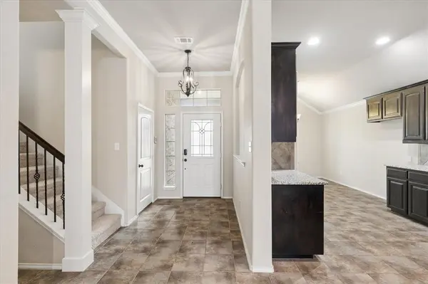 612 Ravenwood Drive, Saginaw, TX 76179