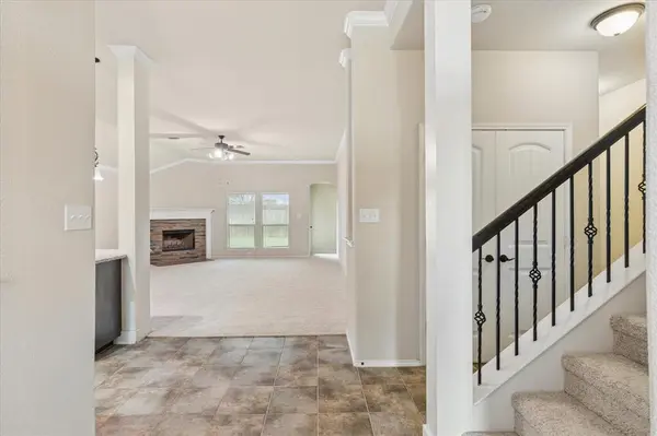 612 Ravenwood Drive, Saginaw, TX 76179