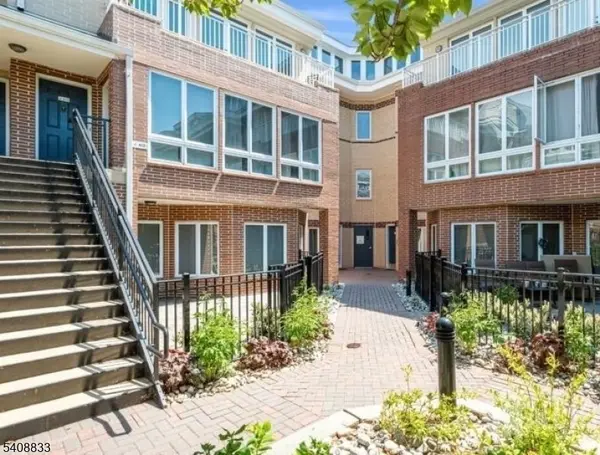 368 Rector St #413, Perth Amboy City, NJ 08861