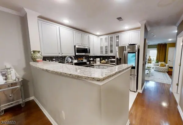 368 Rector St #413, Perth Amboy City, NJ 08861