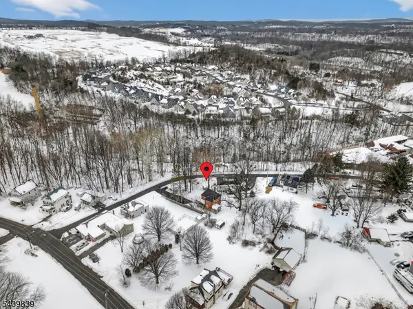 71 Wishing Well Rd, Hamburg Boro, NJ 07419