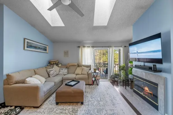 9 Ruby Ct, Franklin Twp., NJ 08823