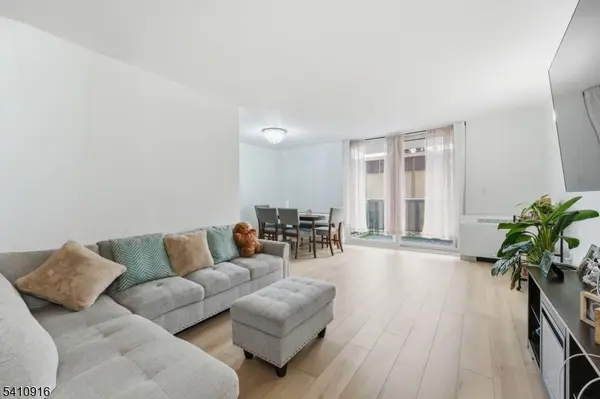 712 N Broad St #3C, Elizabeth City, NJ 07208