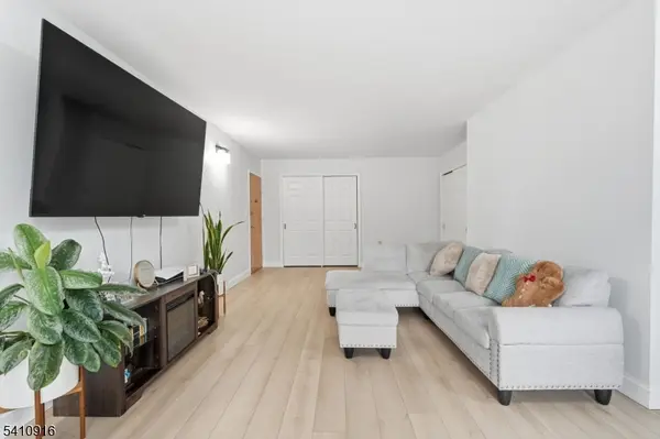 712 N Broad St #3C, Elizabeth City, NJ 07208