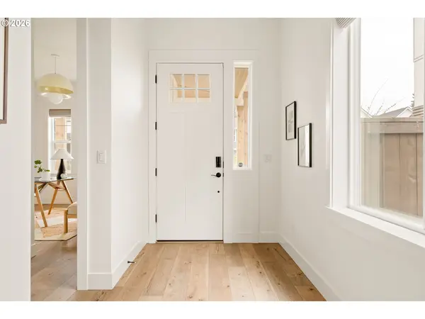 2744 DAHLIA DR, West Linn, OR 97068