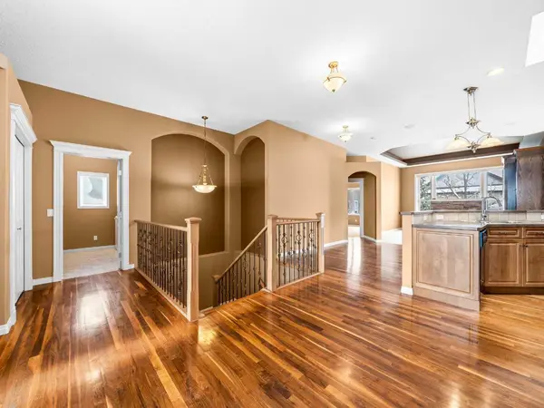 157 Valley Creek PL NW, Calgary, AB T3B 5V1