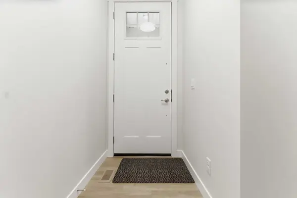 358 Corner Glen WAY NE, Calgary, AB T3N 2P1