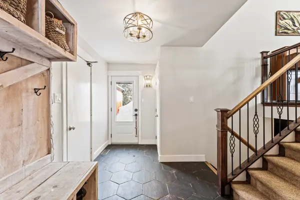 229 Thornton AVE, Essa, ON L0L 2N0