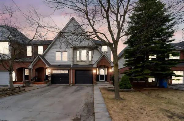 29 Mugford RD, Aurora, ON L4G 7H4