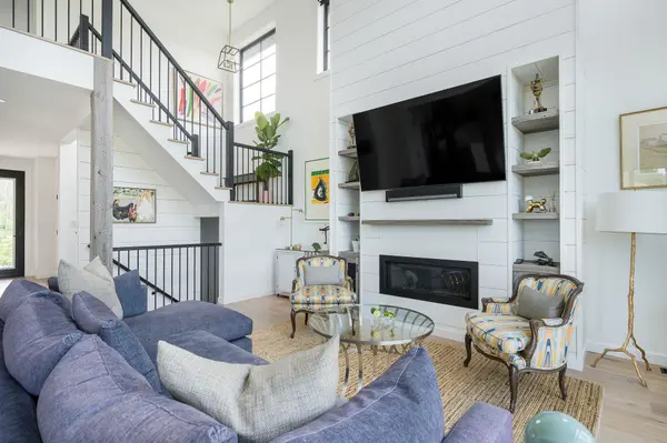 49 Stanley ST, Collingwood, ON L9Y 0G7