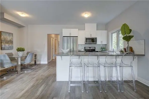 189 Patterson RD #UPPER LEVEL, Barrie, ON L4N 4R7