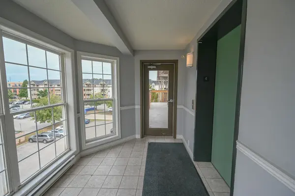 4005 Kilmer DR #412, Burlington, ON L7M 4M2