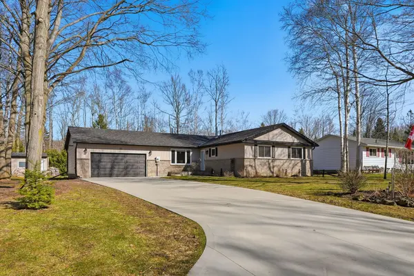 90 Mapleport CRES, South Bruce Peninsula, ON N0H 2G0