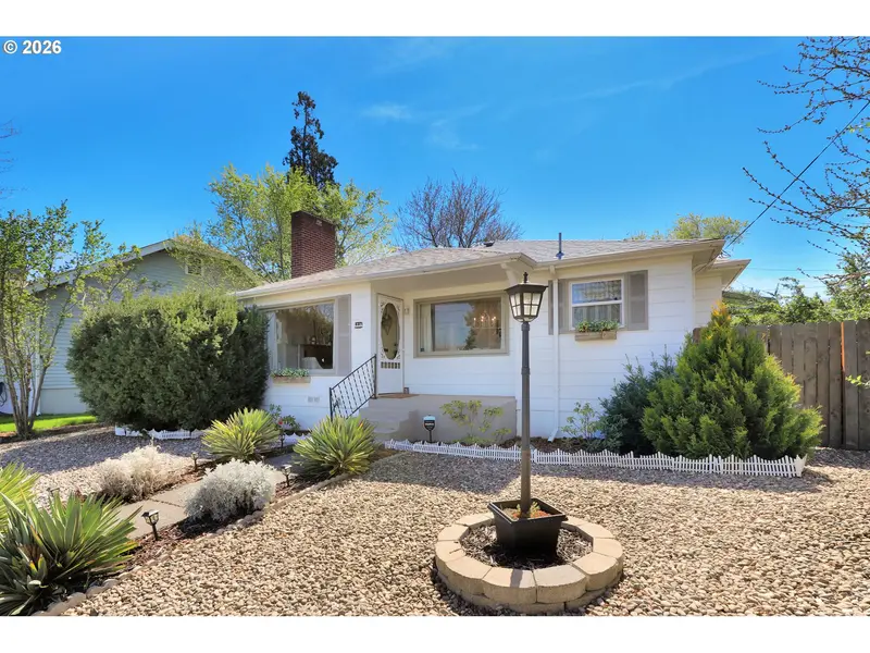 1214 E 11TH ST, The Dalles, OR 97058