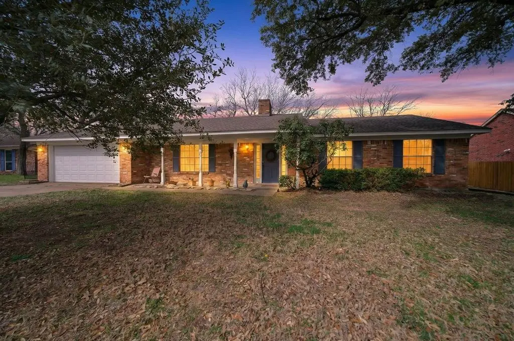 3904 Bandera Drive, De Cordova, TX 76049