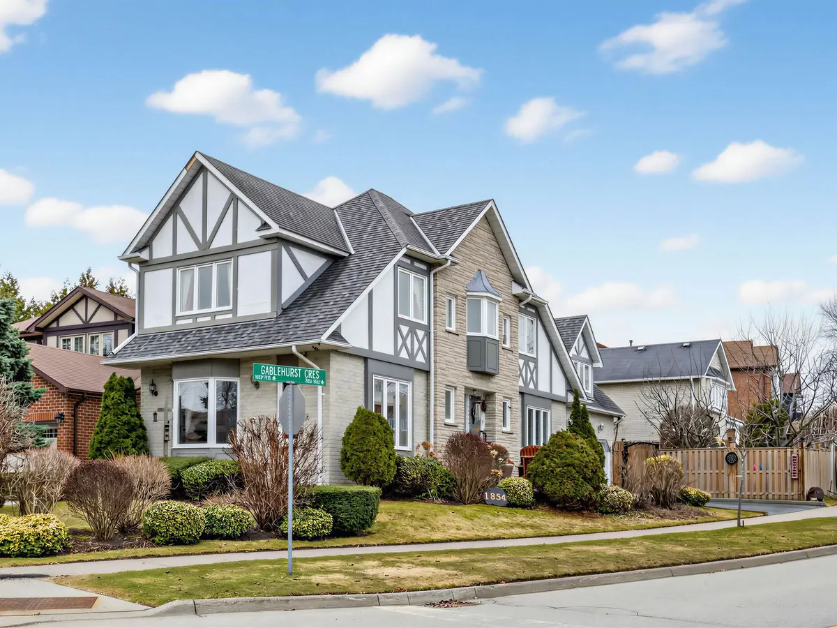 1854 Brookshire SQ, Pickering, ON L1V 5E9