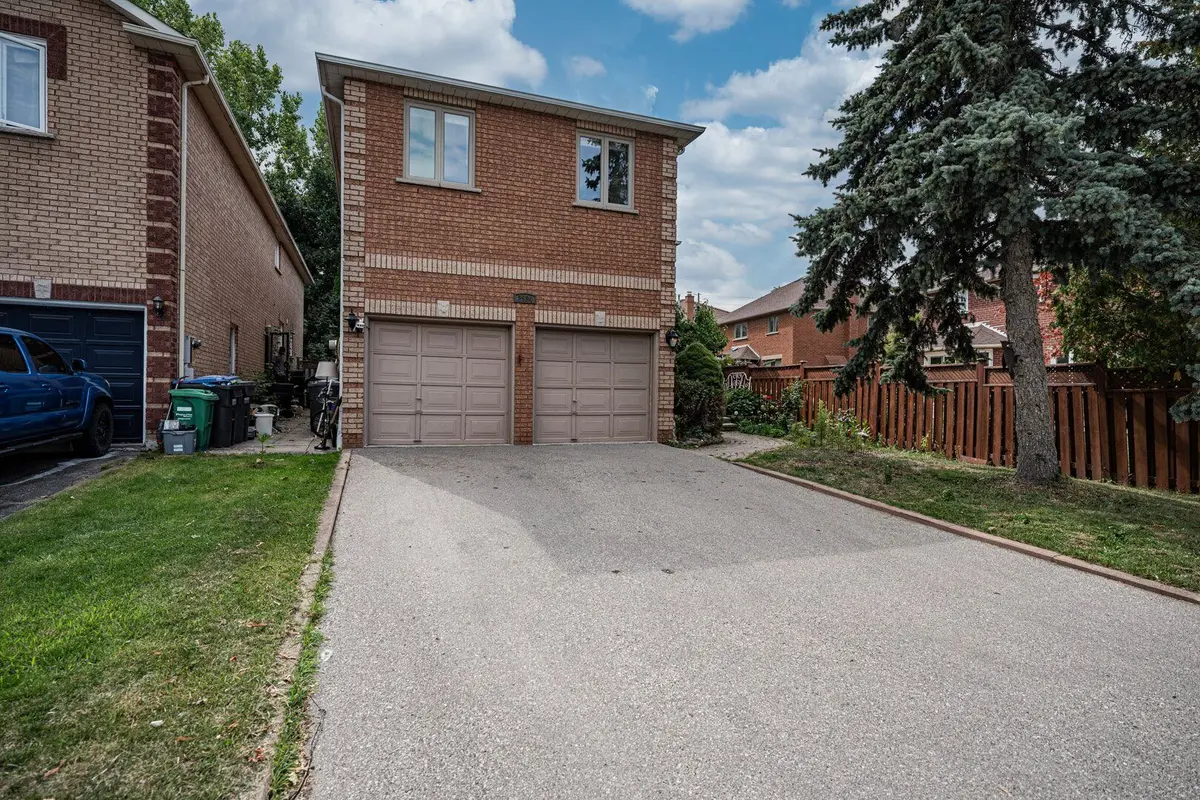 2524 Paula CT, Mississauga, ON L5K 2R5