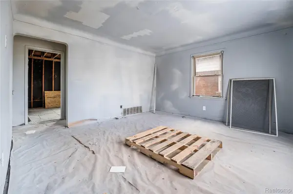 33619 Forest ST, Wayne, MI 48184