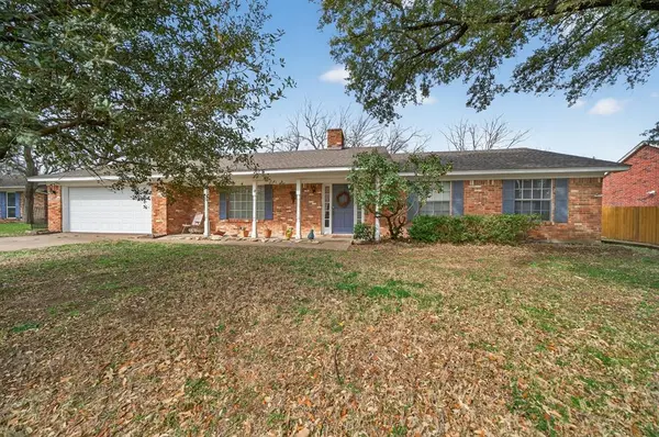 3904 Bandera Drive, De Cordova, TX 76049