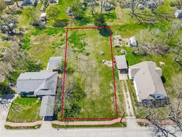 1023 N Houston, Royse City, TX 75189