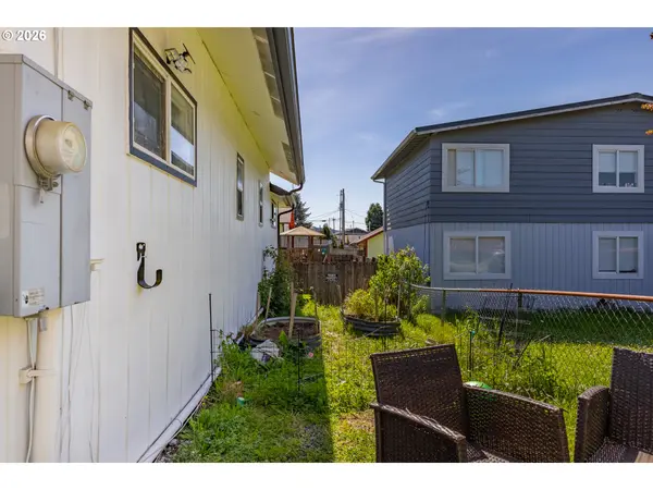 420 WILLOW ST, Myrtle Point, OR 97458