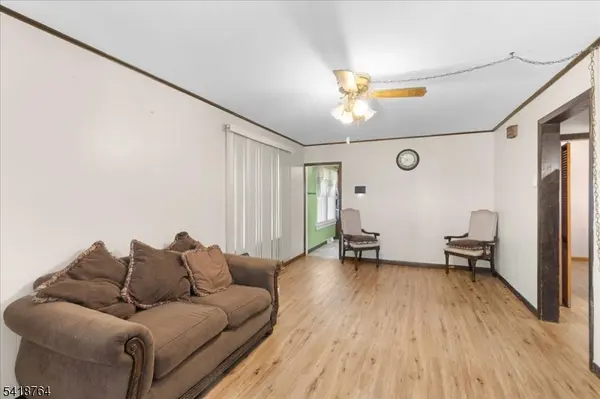 21 Buttonwood Dr, Ewing Twp., NJ 08638