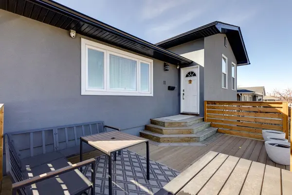 11 Foley RD SE, Calgary, AB T2H 1A2