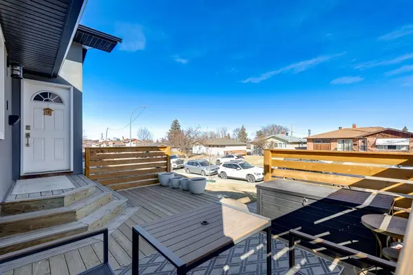 11 Foley RD SE, Calgary, AB T2H 1A2