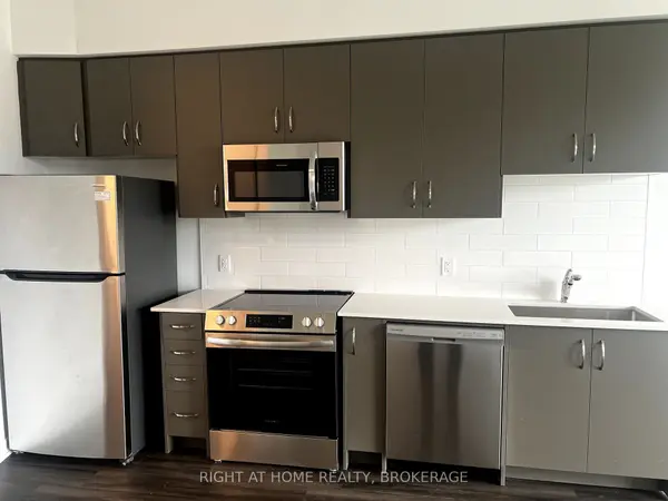 385 Arctic Red DR #316, Oshawa, ON L1L 0H8