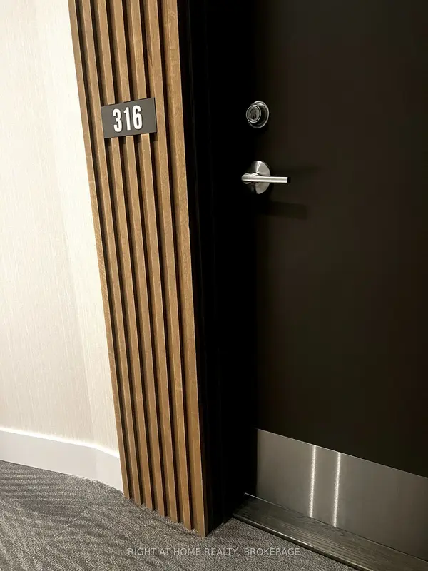 385 Arctic Red DR #316, Oshawa, ON L1L 0H8