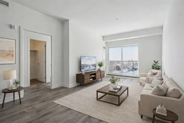 430 Essa RD #422, Barrie, ON L9J 0M1