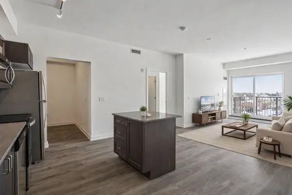 430 Essa RD #422, Barrie, ON L9J 0M1