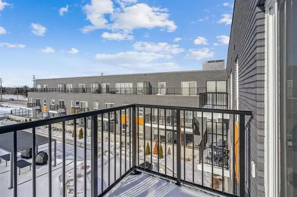 430 Essa RD #422, Barrie, ON L9J 0M1