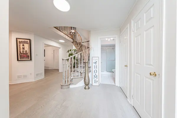 2524 Paula CT, Mississauga, ON L5K 2R5