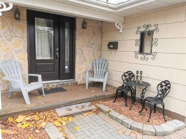 77 Roseneath CRES #Upper, Kitchener, ON N2E 1V8