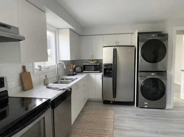 77 Roseneath CRES #Upper, Kitchener, ON N2E 1V8