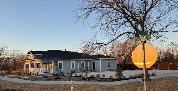 802 E Broad Street, Forney, TX 75126