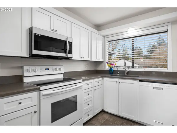 6368 SE PINE CREEK WAY, Milwaukie, OR 97267