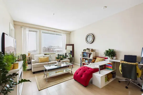 707 4 ST NE #320, Calgary, AB T2E 3S7