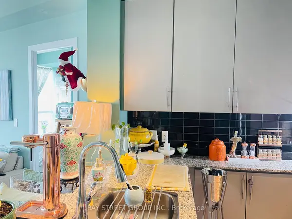 60 Berwick AVE #911(Master bedroom), Toronto C03, ON M5P 1H1