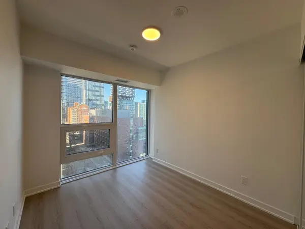 100 Queen ST E #1015, Toronto C08, ON M5C 0B5