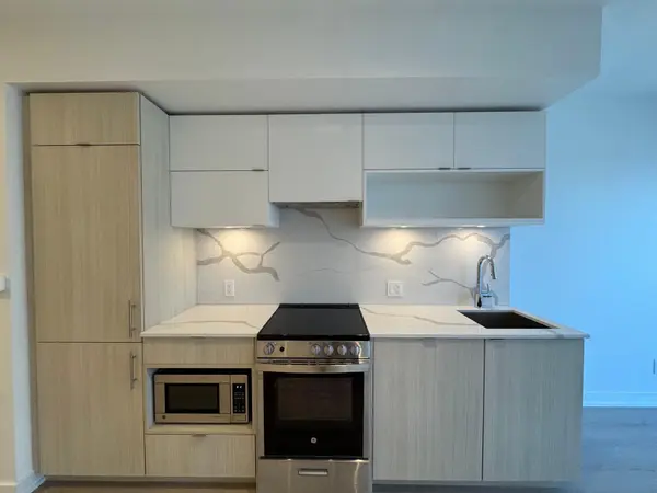 100 Queen ST E #1015, Toronto C08, ON M5C 0B5