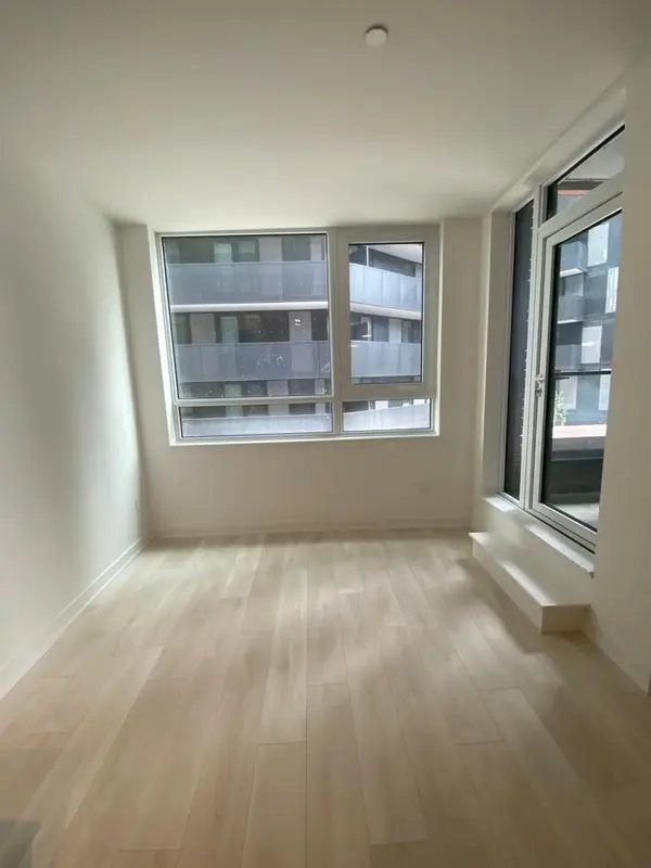 8 Tippett RD #219, Toronto C06, ON M3H 0E7