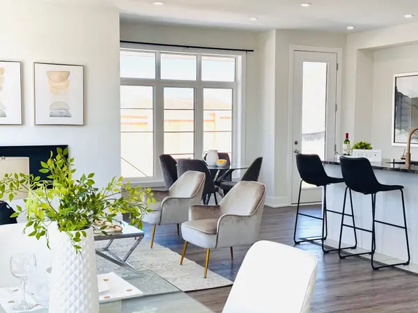 960 Lockie DR, Oshawa, ON L1L 0S2