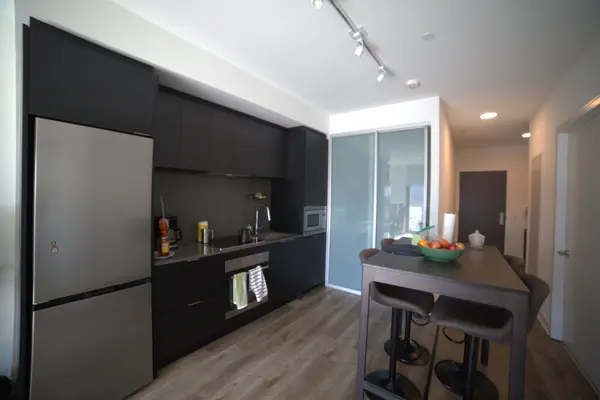 86 Dundas ST E #725, Mississauga, ON L5A 0B1