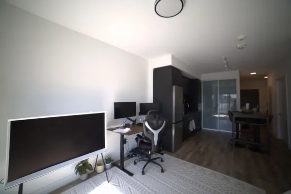 86 Dundas ST E #725, Mississauga, ON L5A 0B1