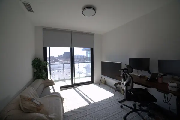 86 Dundas ST E #725, Mississauga, ON L5A 0B1