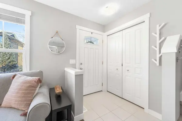 217 Mckenzie Towne SQ SE, Calgary, AB T2Z 1E2