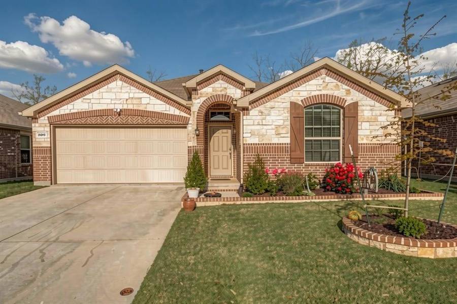 2070 Alamandine Avenue, Cross Roads, TX 76227