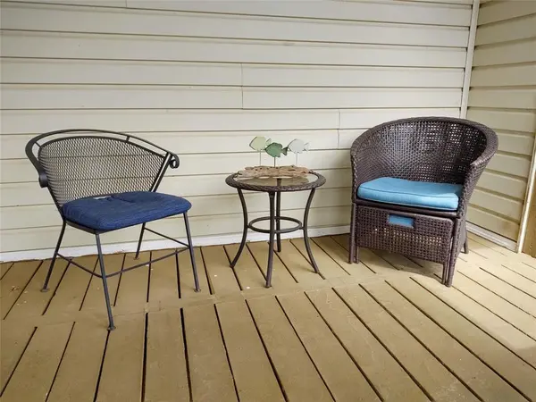 112 Harbor Drive #212, Runaway Bay, TX 76426